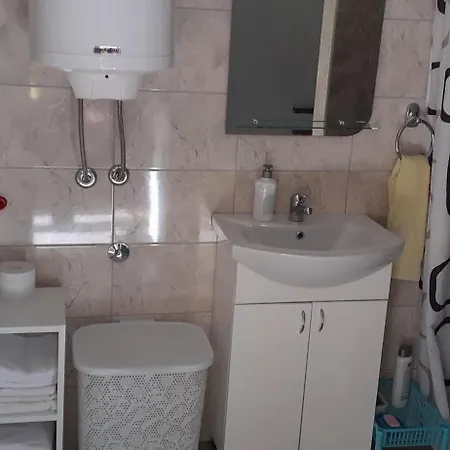 Διαμέρισμα Smjestaj Na Selu,porodica Gvozdenac *